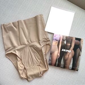 SKIMS Shaping Briefs